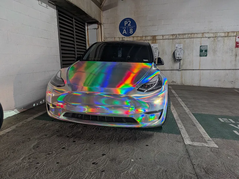 Tesla Model Y, Cromo espejo